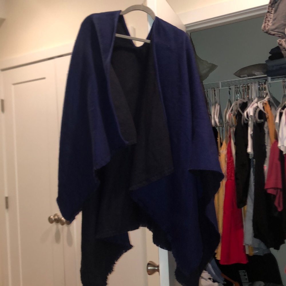 Reversible shawl